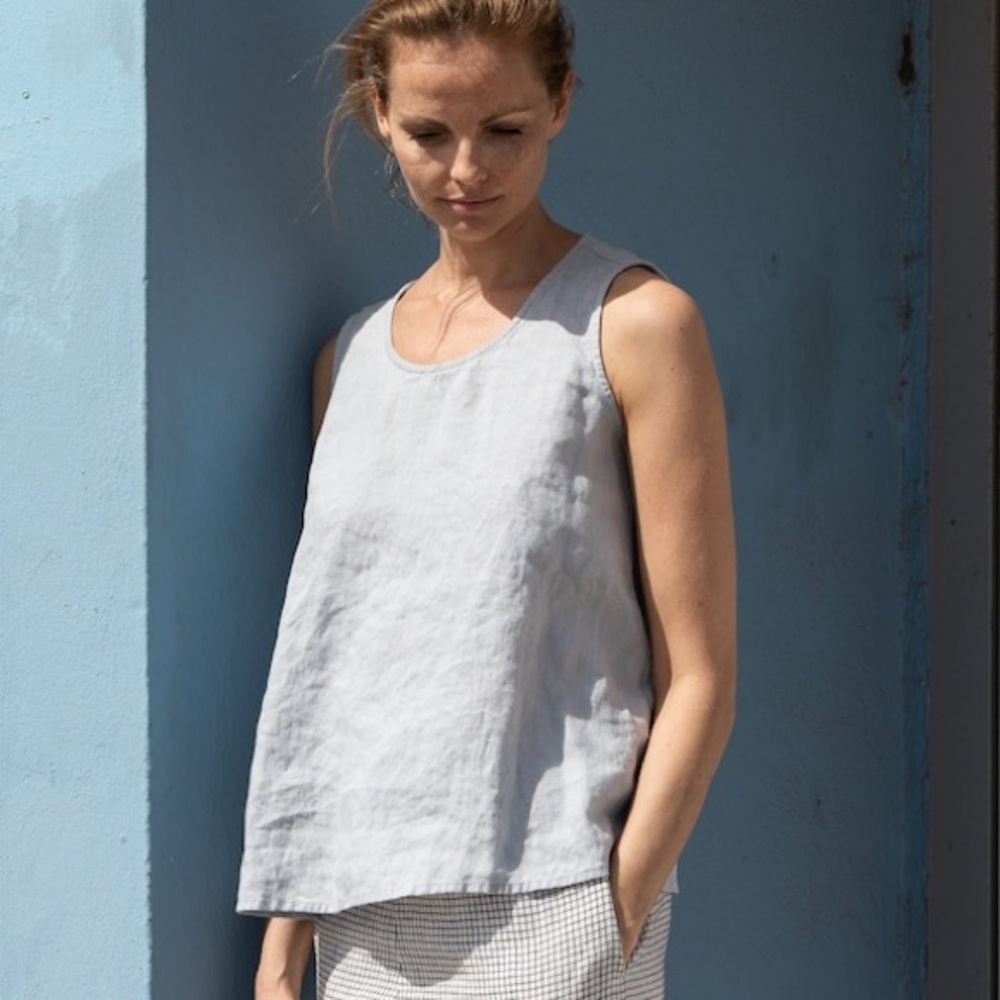 Blue linen tank top small